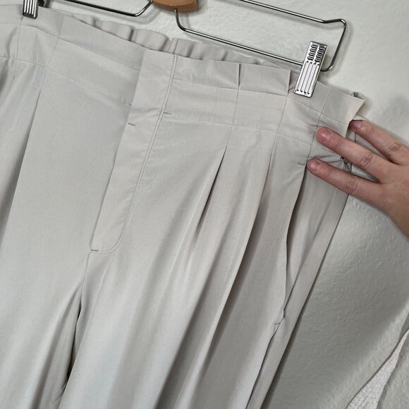 Athleta Skyline Pant II Ivory Belted Athleisure Travel Trousers Size 14 - Picture 4 of 14